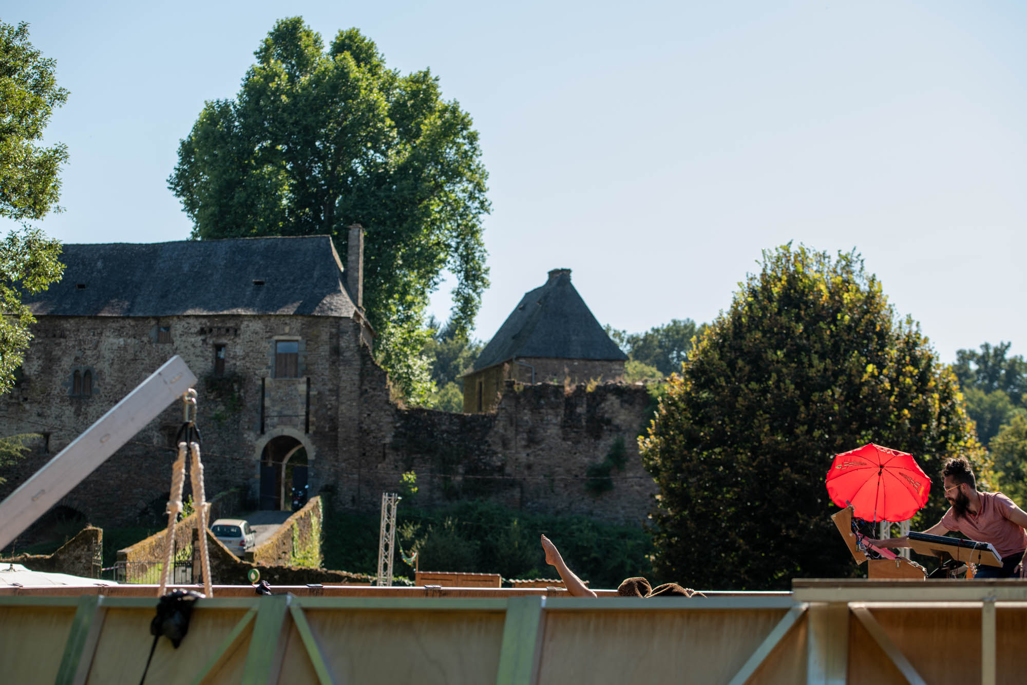 Spectacle Palabre devant le Chateau de Ségur